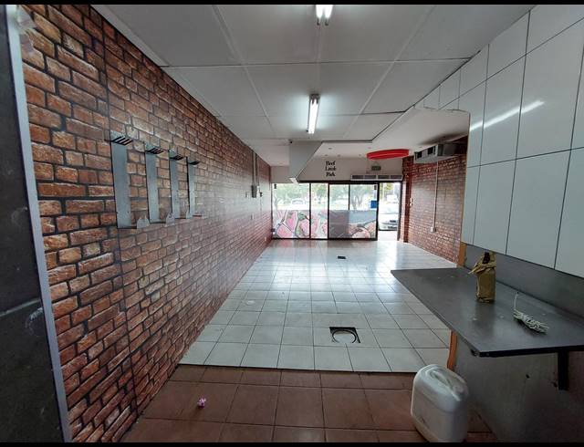 81M² RESTAURANT RENTED IN BRACKEN HEIGHTS